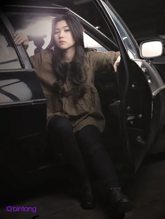 Isyana Saraswati terus mengasah kemampuan bermusiknya. (Mobil antik By Dano 081280069182, Galih W. Satria/Bintang.com)