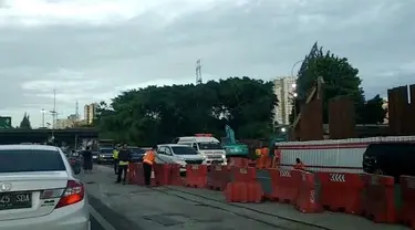 Kecelakaan terjadi di ruas tol Cawan dini hari tadi. Ternyata korban yang mengalami kecelakaan baru pulang dari melayat keluarganya.