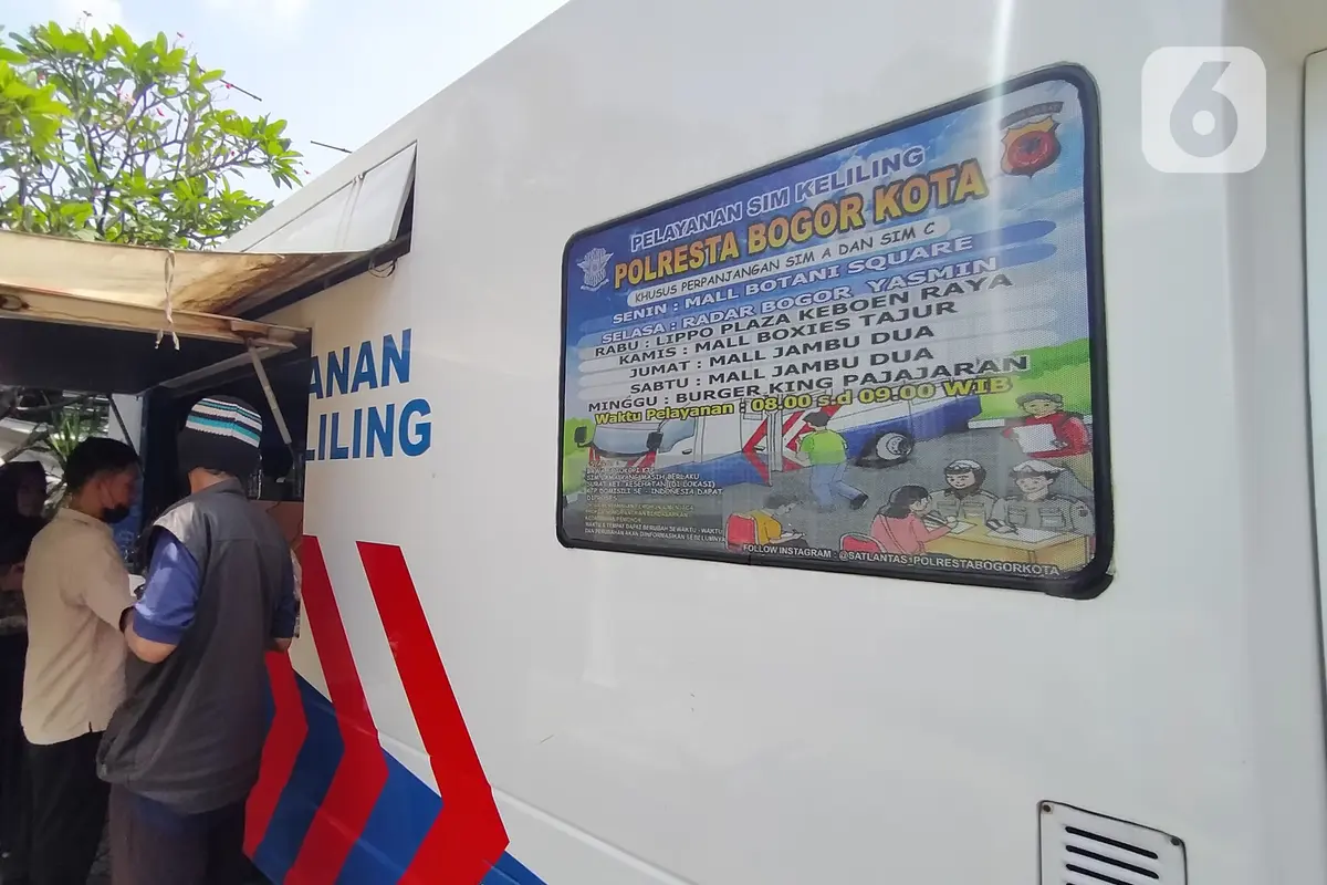 Antusias Warga Perpanjang SIM di Pelayanan SIM Keliling Polresta Bogor Kota