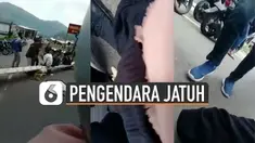 Beredar video pengendara motor jatuh setelah teriak kata-kata tarik sis. Beruntungnya ketika kejadian, pengendara yang lain langsung segera menolong.