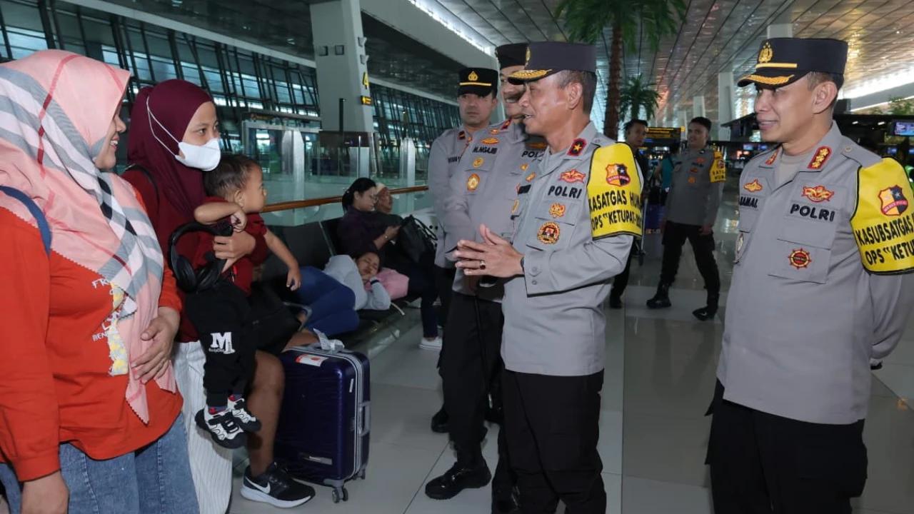 Arus Mudik di Bandara Soekarno-Hatta Lancar, Polri Pastikan Pelayanan Optimal