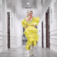 Angel Lelga sejak dulu memang terkenal dengan penampilannya yang glamor. Dan sepertinya, ini lah yang membuat Vicky Prasetyo kepincut dan ingin menikahinya. (Instagram/angellelga)