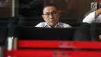 Anggota Komisi XI DPR, Sukiman menunggu di ruang tunggu sebelum pemeriksaan di Gedung KPK, Jakarta, Senin (25/3). Politikus PAN itu diperiksa sebagai tersangka kasus dugaan suap pengaturan Dana Alokasi Khusus (DAK) Kabupaten Pegunungan Arfak pada APBN-P 2017 dan APBN 2018. (merdeka.com/Dwi Narwoko)