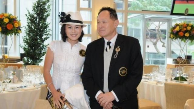 6 Cara Aneh Milyarder Menghamburkan Uang