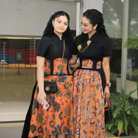 Model Batik Ala Kris Dayanti yang Simpel (instagram.com/krisdayantilemos)