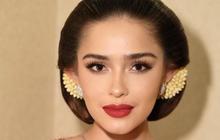 Cantik & Anggunnya Yasmine Wildblood Bak Barbie Jawa Berkebaya Merah Jadi Tamu Acara Pernikahan