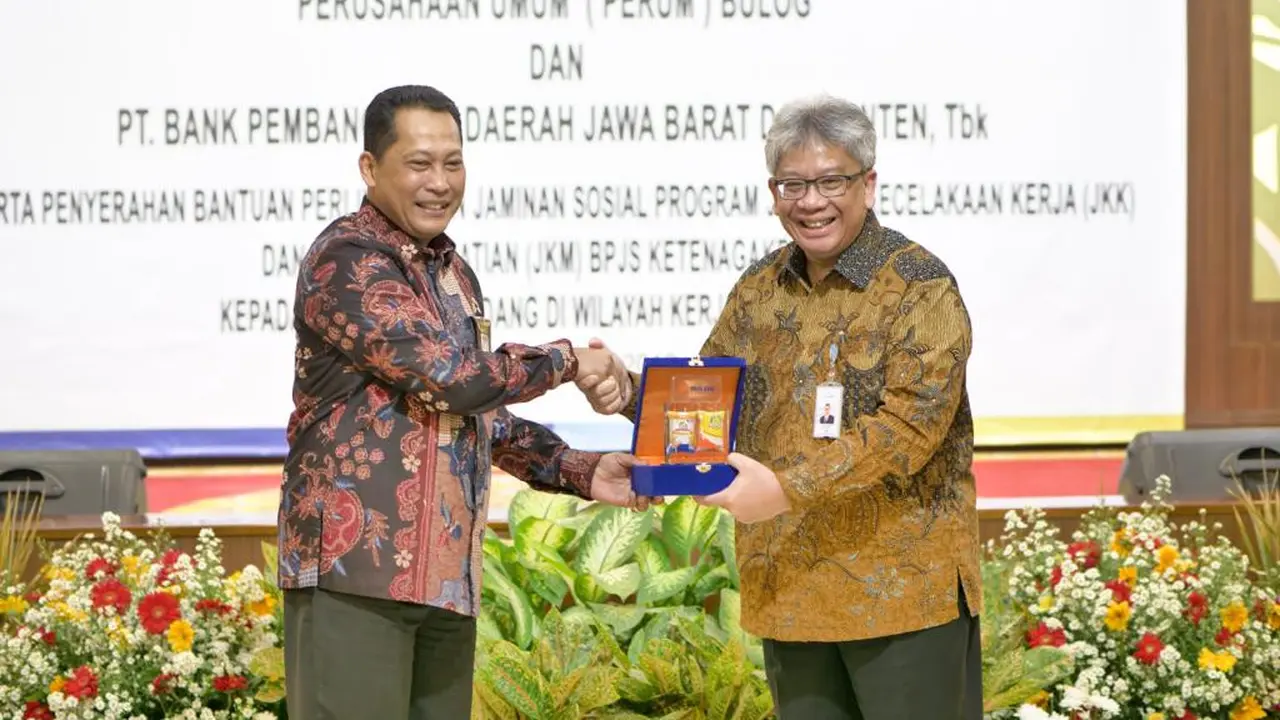 Teken Kerja Sama dengan Perum BULOG bank bjb Perluas Penetrasi Bisnis