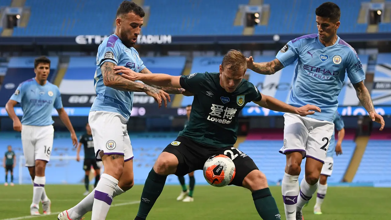 Manchester City Bungkam Burnley 5-0