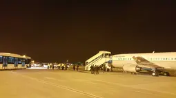 Pesawat TNI AU Boeing 737-400 Skadron 17 dengan Nomor A-7305 yang diberangkatkan untuk mengevakuasi WNI dari Yaman telah tiba di kota Salalah, Oman, Jumat pagi (3/4/2015) pukul 04.45 waktu setempat. (Puspen TNI)