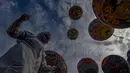 Festival yang menampilkan keindahan balon udara berwarna-warni ini merupakan bagian dari tradisi masyarakat Wonosobo yang telah berlangsung sejak puluhan tahun silam. (merdeka.com/Arie Basuki)