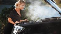 Mobil Overheat di Tengah Perjalanan? Ini Cara Aman Mengatasinya