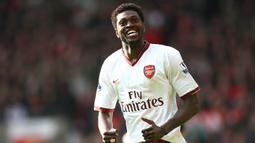 2. Emmanuel Adebayor - Arsenal pernah menjadikan Adebayor sebagai striker utama setelah ditinggal Thierry Henry.  Bersama The Gunners, dia sukses kemas 46 gol dalam 104 laga. (AFP/Paul Ellis)