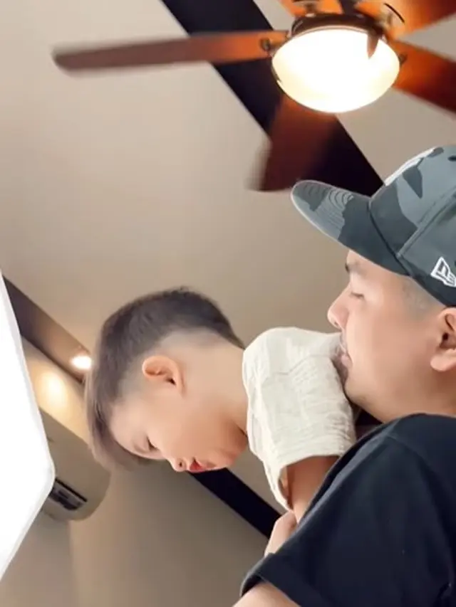 Glenn Alinskie momong Dante (Instagram/glennalinskie)