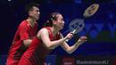 Ganda Campuran China, Zheng Si Wei/Huang Ya Qiong bersiap menerima service saat menghadapi pasangan Indonesia, Rehan Naufal Kusharjanto/Lisa Ayu Kusumawati pada laga semifinal All England 2023 di Utilita Arena, Birmingham, Inggris, Sabtu (18/3/2023) malam WIB. Zheng Si Wei/Huang Ya Qiong menang rubber game 21-17, 13-21 dan 21-13. (AP Photo/Rui Vieira)