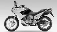 Honda Varadero menggunakan mesin 2-silinder v-twin 125cc. (Morebikes)