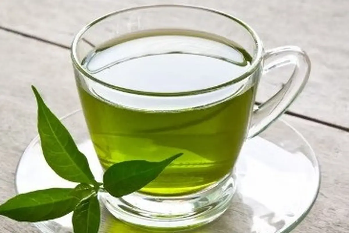 Ilustrasi Teh Daun Rebusan (Sumber: freepik.com/zirconicusso)