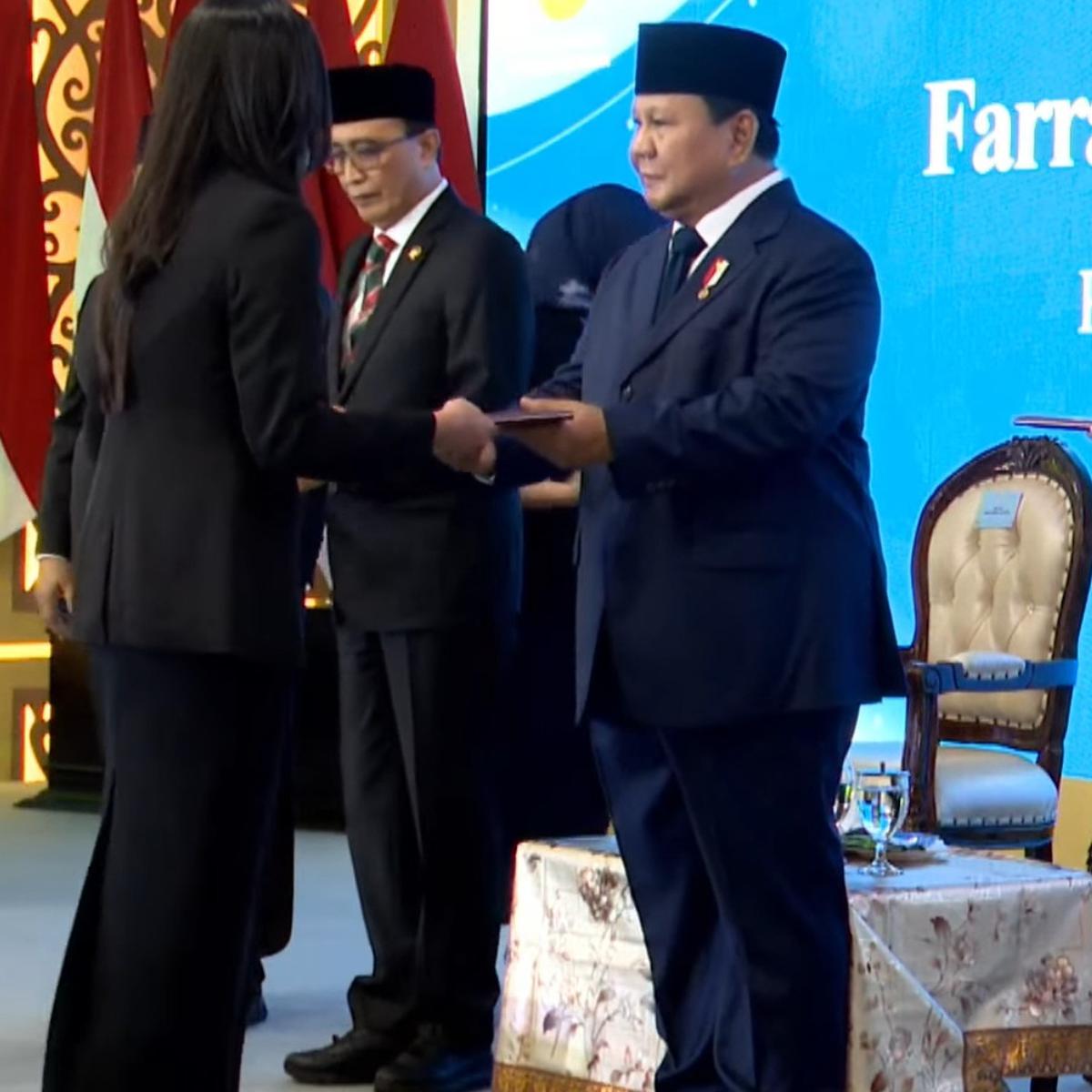 Prabowo Serahkan SK Pengangkatan Hakim ke Perwakilan 40 Calon Hakim MA