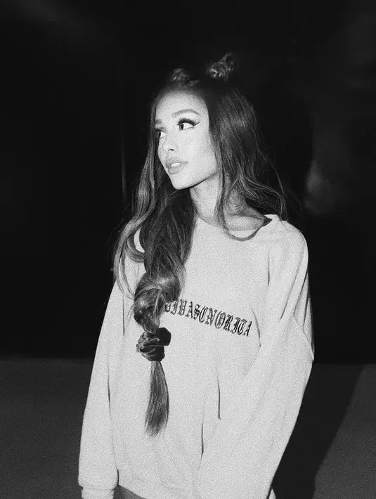 Ariana Grande pun menyalahkan netizen tersebut karena membuatnya terlihat bersalah mengenai hal yang terjadi Mac Miller. (instagram/arianagrande)