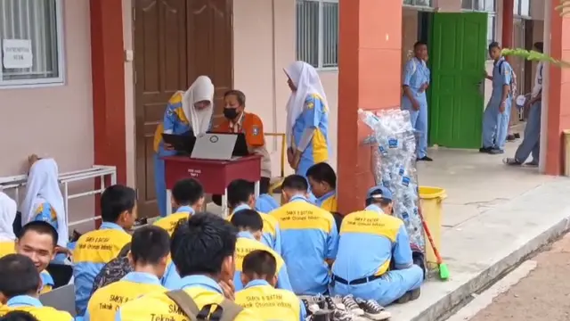 sebagian aktivitas proses belajar mengajar saat kondisi udara yang kurang sehat akibat asap karhutla.