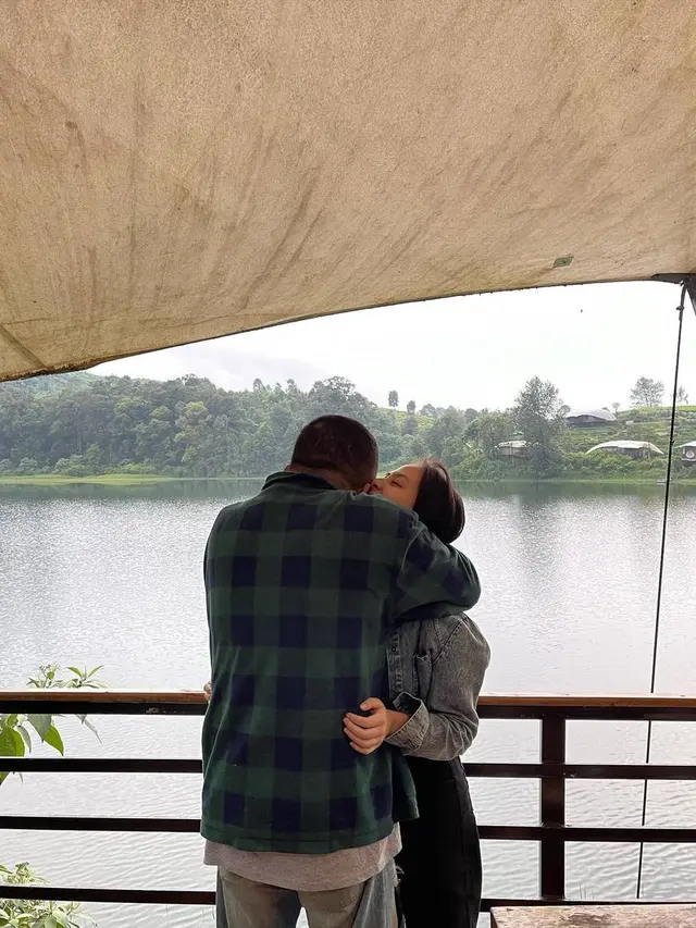 7 Outfit Kompak Zara Adhisty dan Kakang Jurnalrisa yang Ramai Disorot, Selalu Mesra