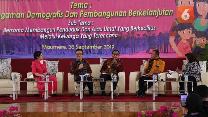 Kepala BKKBN Hasto Wardoyo dan Wakil Gubernur Provinsi Nusa Tenggara Timur (NTT),Josef Nae Soi dalam diskusi menyambut Hari Kontrasepsi Sedunia Tahun 2019 yang dipusatkan di STFK Ledalero, Maumere, Kabupaten Sikka, Provinsi Nusa Tenggara Timur, Kamis (26/09).