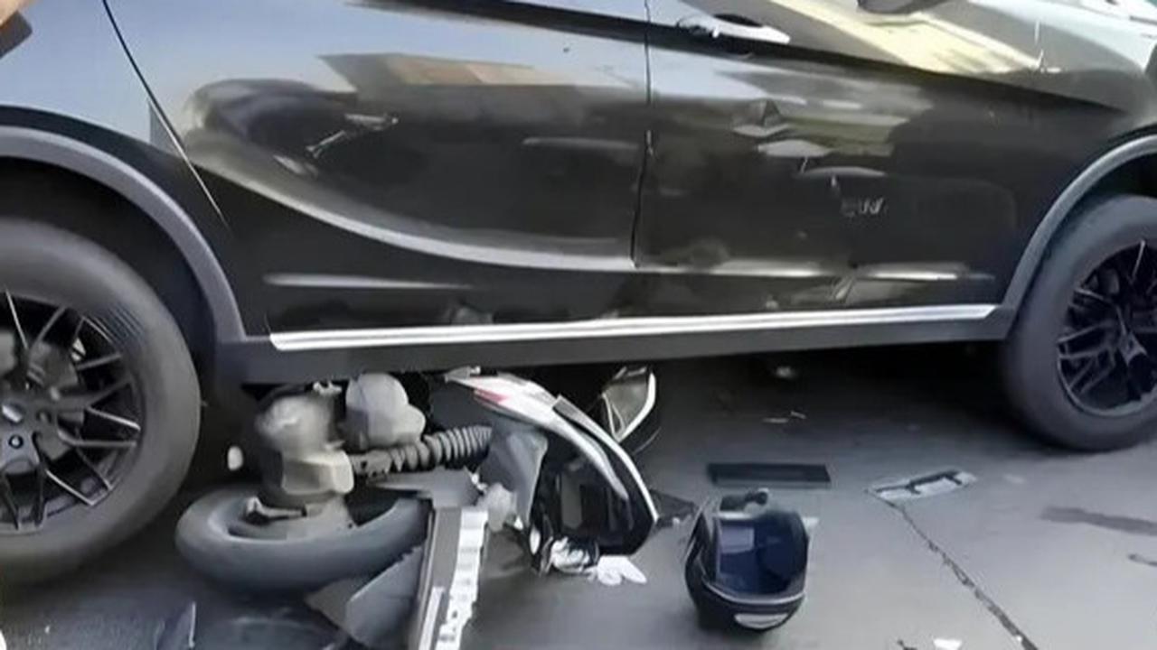 Kamera Dashboard Rekam Detik-Detik Truk Tronton Tabrak Motor dan Mobil di Slipi