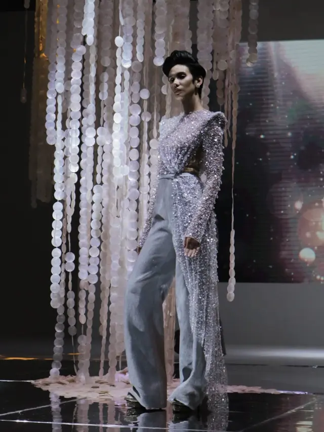 Dilantik Jadi Anggota IPMI, Ivan Gunawan Hadirkan Busana Mewah dan Megah