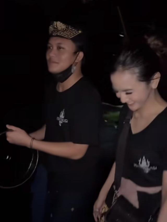 Rizky Febian dan Mahalini Rayakan Nyepi