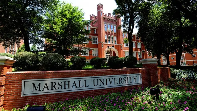Universitas Marshall yang memiliki hubungan erat dengan miliarder Chris Cline.