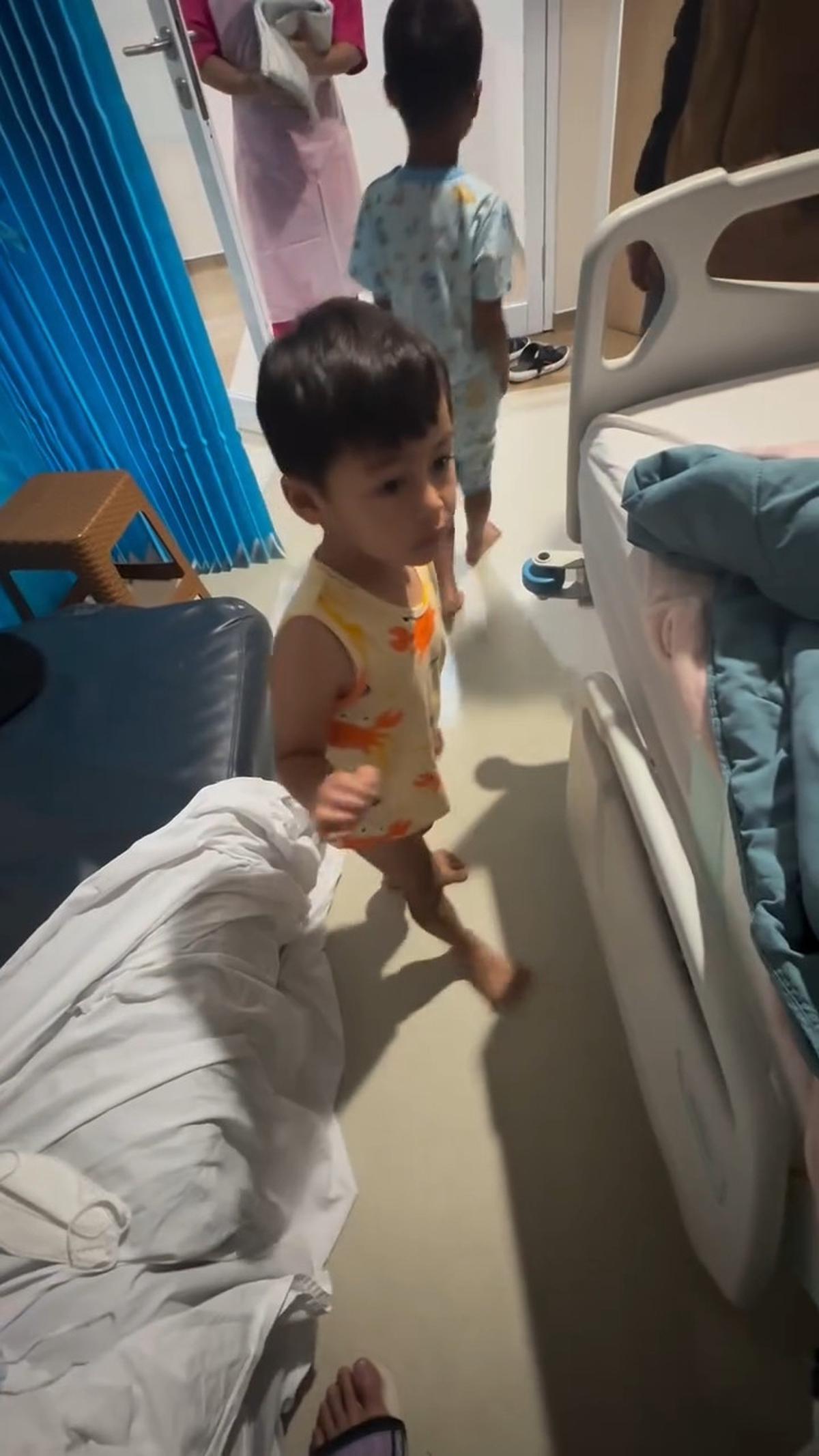 Baim Wong Bagikan Momen Terakhir saat Kiano dan Kenzo Cium Tangan Jhonny Wong Sebelum Meninggal Dunia