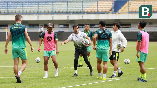 Foto: Persib Bandung Kembali Gelar Latihan Paska Libur Tragedi Kanjuruhan