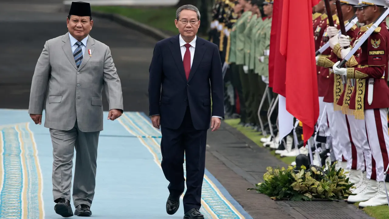 Momen Presiden Prabowo Sambut Kedatangan Perdana Menteri China Li Qiang