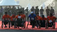 Disabilitas pengguna kursi roda mengikuti kegiatan lomba lari bertajuk Lo Gue Run (LGR) 2020 di Kompleks Monas, Jakarta Pusat, Minggu (26/1/2020). Kodam Jayakarta menggelar lomba lari 'Loe Gue Run' yang merupakan puncak perayaan HUT ke-70 Kodam Jaya. (Liputan6.com/Johan Tallo)