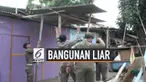 Belasan bangunan liar yang bereda di Jalan Raden Inten, Duren Sawit, Jakarta Timur dibongkar petugas Satpol PP pada Selasa (17/9/2019) siang.