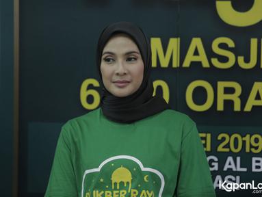 Maudy Koesnaedi saat menghadiri acara buka puasa bersama keluarga si Doel The Movie 2 di Kawasan Lebak Bulus, Jakarta Selatan pada Selasa (14/5/2019). (Kapanlagi.com/Muhammad Akrom Sukarya)