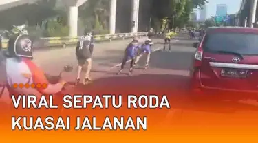 Momen menegangkan terekam kamera pengendara di Jl. Gatot Subroto, Jakarta. Rombongan sepatu roda diduga atlet menguasai sisi tengah jalan. Terdapat puluhan orang di rombongan tersebut, termasuk anak-anak.