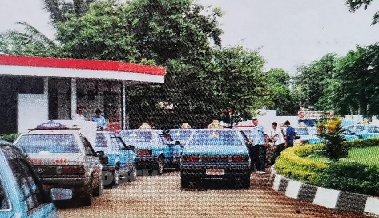 Mayoritas tetap Ford Laser. (Source: Instagram/@doculama)