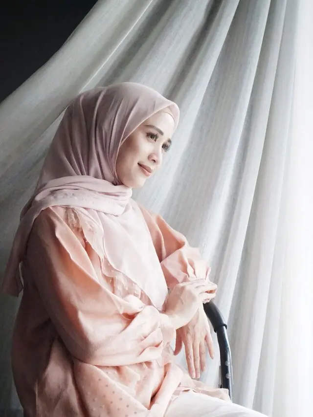 Fanny Fabriana dan suami. (Foto: Instagram @fannyfabriana)