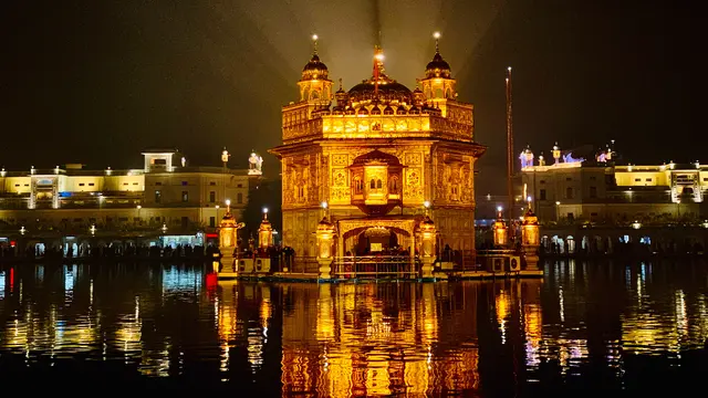 Golden Temple (unsplash.com/SalilKoli)