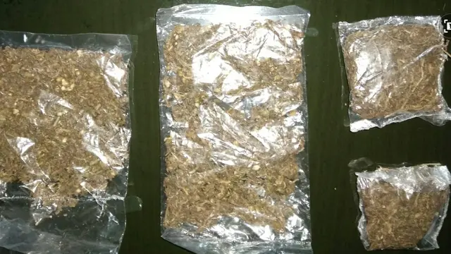 Barang bukti berupa empat paket narkotika golongan 1 jenis ganja yang diamankan dari seorang warga Papua di Bitung.