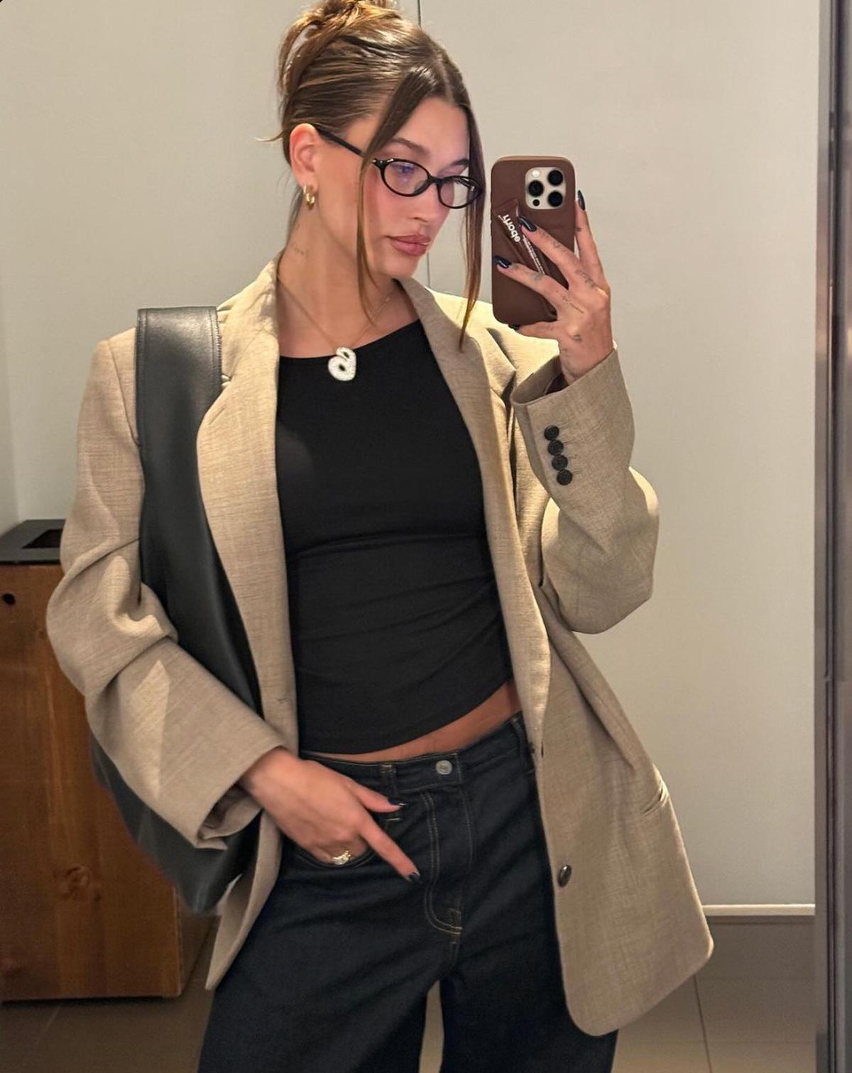 Hailey Bieber: Dari Model Hingga Ikon Fashion, Ini Rahasia Kesuksesannya