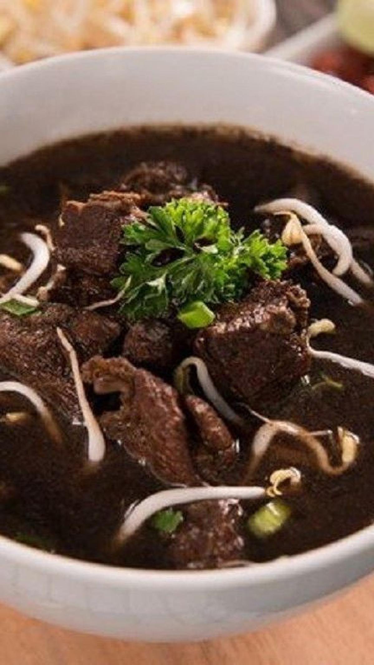 Dengan sejarahnya yang kaya, rasa yang unik, dan keistimewaannya yang tak tertandingi, rawon tetap menjadi salah satu kuliner Nusantara yang tak tergantikan.&nbsp;