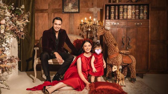 Sempat Hamil Anak Kedua Tapi Keguguran, Ini 6 Potret Keluarga Kecil Asmirandah