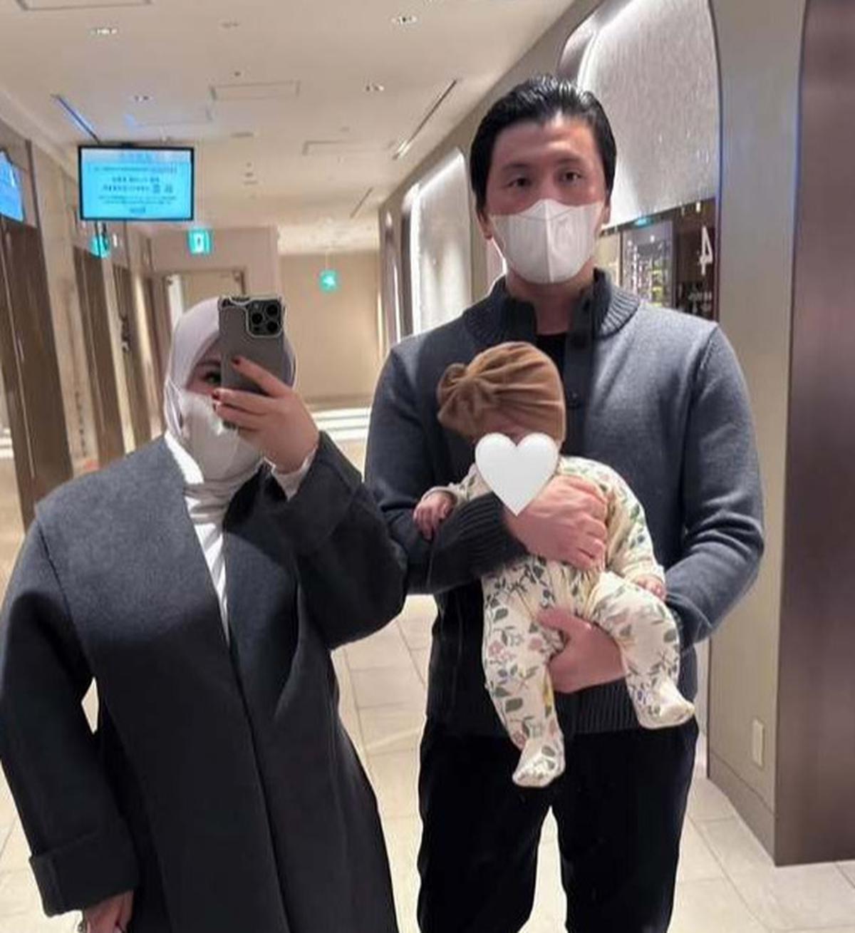 8 Potret Syahrini Bagikan Kebersamaan dengan Reino Barack dan sang Anak saat Berada di Jepang