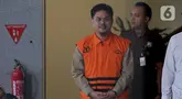 Bupati nonaktif Kolaka Timur Abdul Aziz berjalan usai menjalani pemeriksaan di Gedung Merah Putih Komisi Pemberantasan Korupsi, Jakarta, Rabu (27/8/2025). (Liputan6.com/Helmi Fithriansyah)