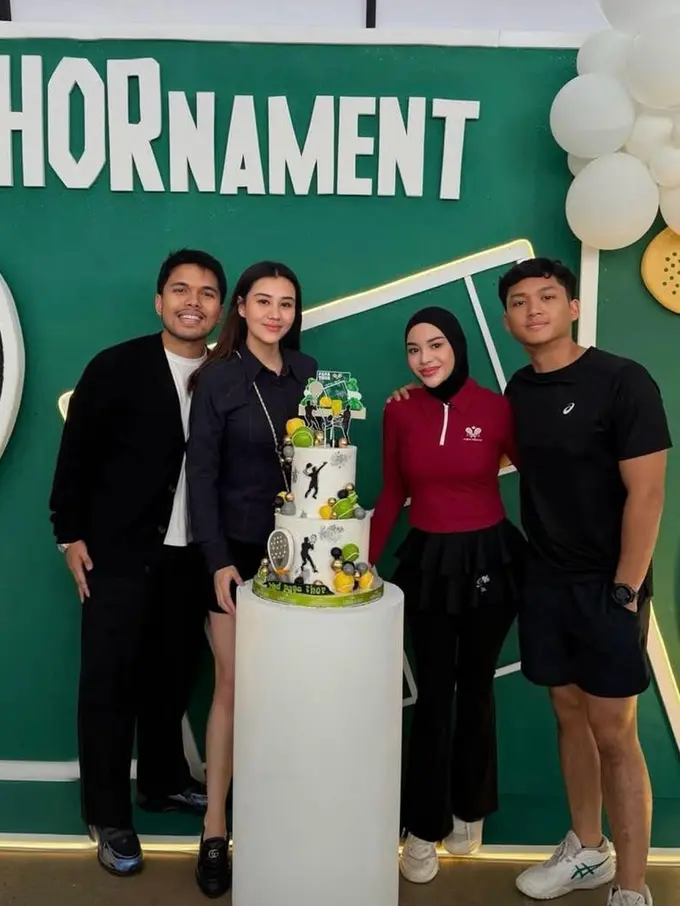 Rayakan Ultah Thariq Halilintar dengan Tema Padel, Aaliyah Massaid Tampil Sporty dan Chic