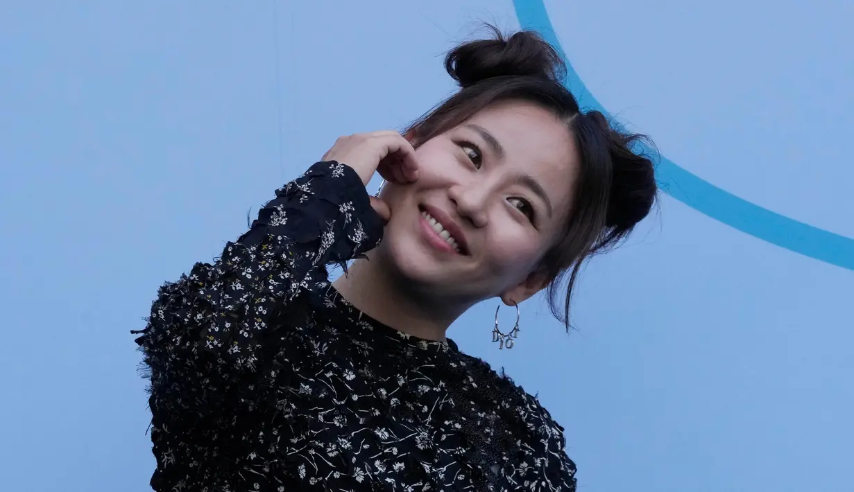Penyanyi K-Pop Korea Selatan Jo Hyun Ah berpose selama Seoul Fashion Week di Dongdaemun Design Plaza di Seoul, Korea Selatan, Selasa, 5 September 2023. (AP Photo/Ahn Young-joon)