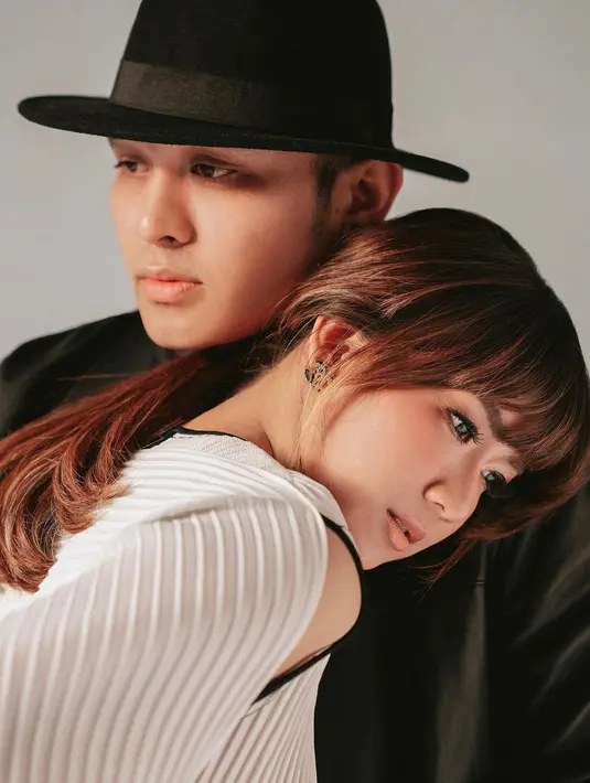 Gilang Dirga dan Adiezty Firza (Instagram/adieztyfersa)