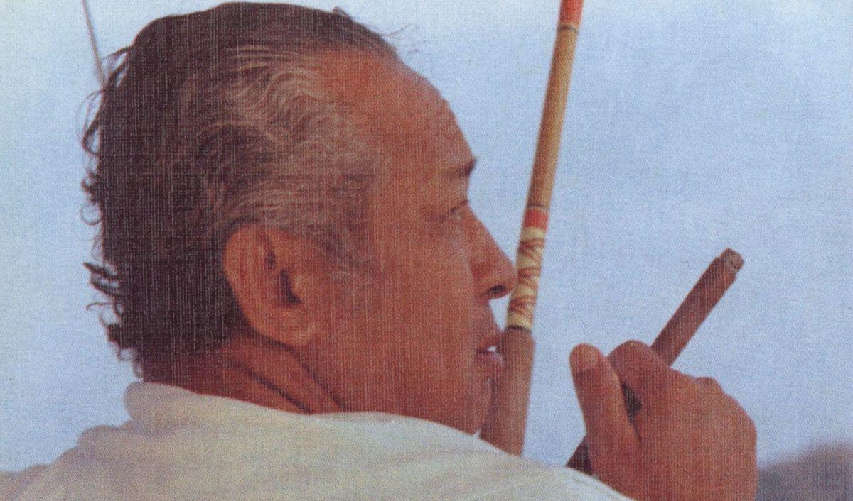 Soeharto yang mendengar itu pun ikut tersenyum.