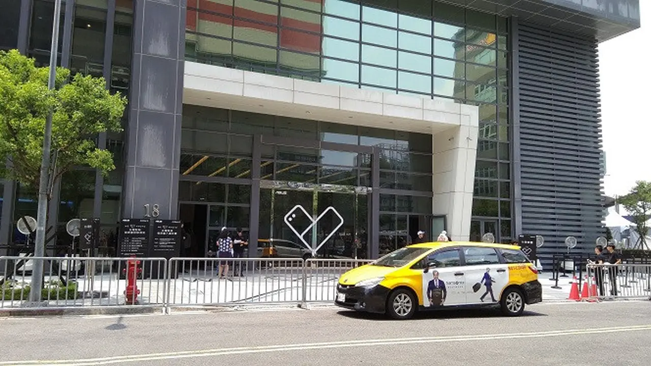 Asus Zenfone 4 digelar di Next TV Studio, Taipei, Taiwan